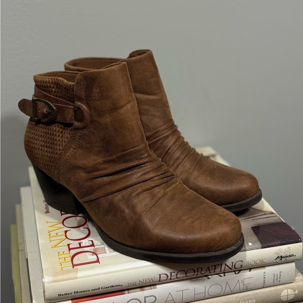 BareTraps Tan Ankle Booties Size 8 - Picture 15 of 16